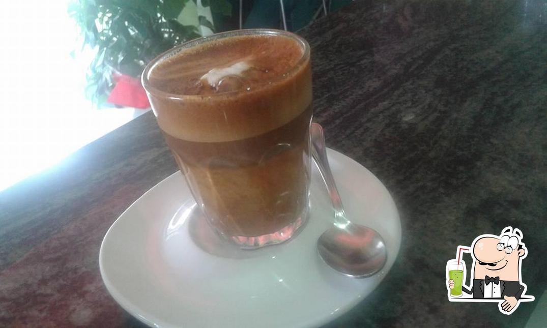 Goditi un drink a Bar Biondi