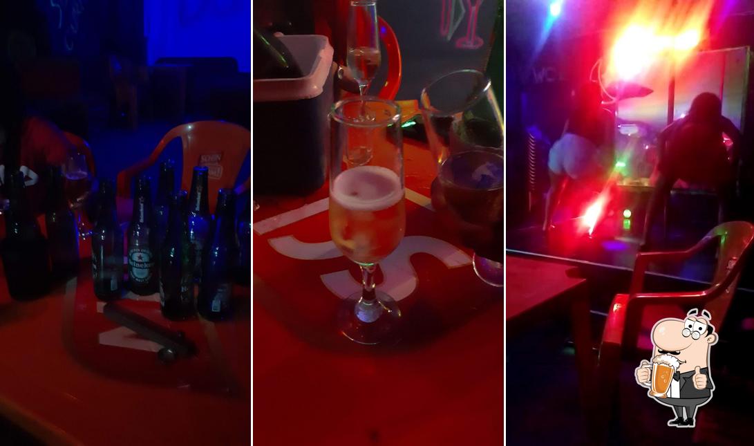 Você pode tomar uma tulipa de cerveja leve ou escura