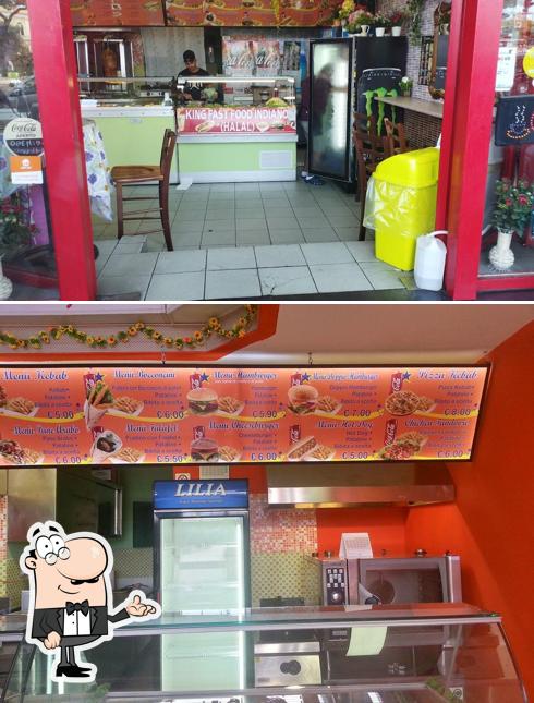 Dai un'occhiata agli interni di Star Kebab