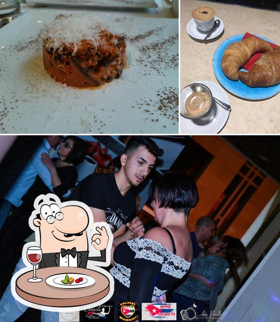 Cioccolati - cacao e cucina si caratterizza per la cibo e bancone da bar