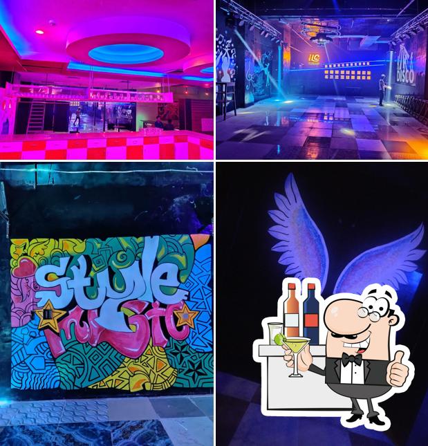 Here's a picture of ILIGHT CLUB