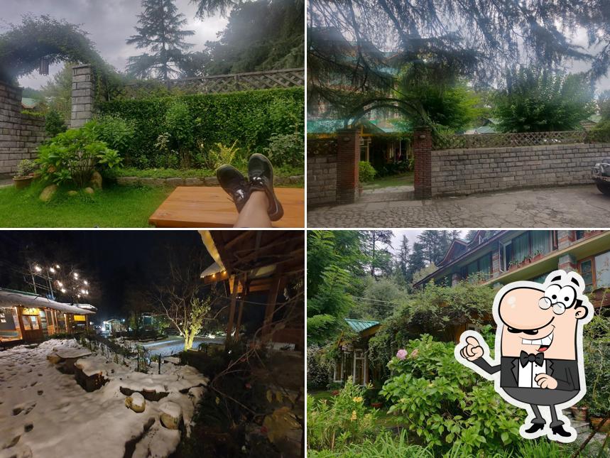 You can get some fresh air at the outside area of Johnson Bar and Restaurant
