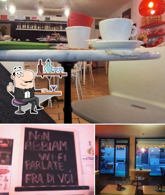 La foto della interni e lavagna di Civerchi Caffè