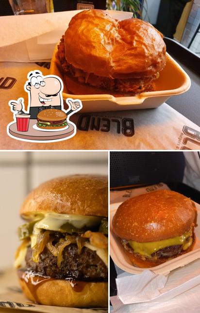 Ordina un hamburger a BLEND - Burgers & Smoked