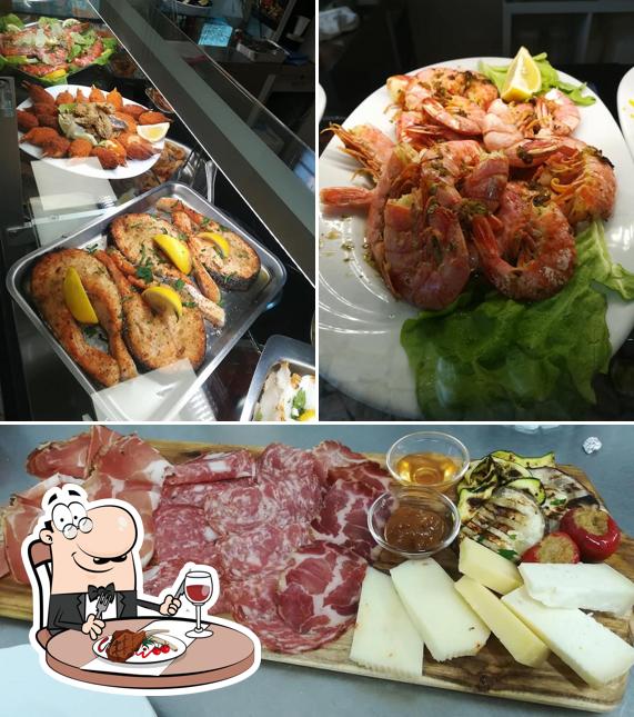 Prenditi i un pasto a base di carne a Pizzeria Rosticceria Da Teresa