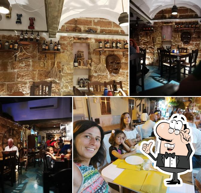 Siediti a un tavolo di Rustico Steakhouse e Pizzeria