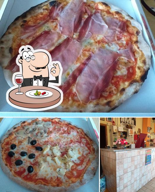 Questa è la immagine che mostra la cibo e interni di HAPPY DAYS di Alessio Gotti