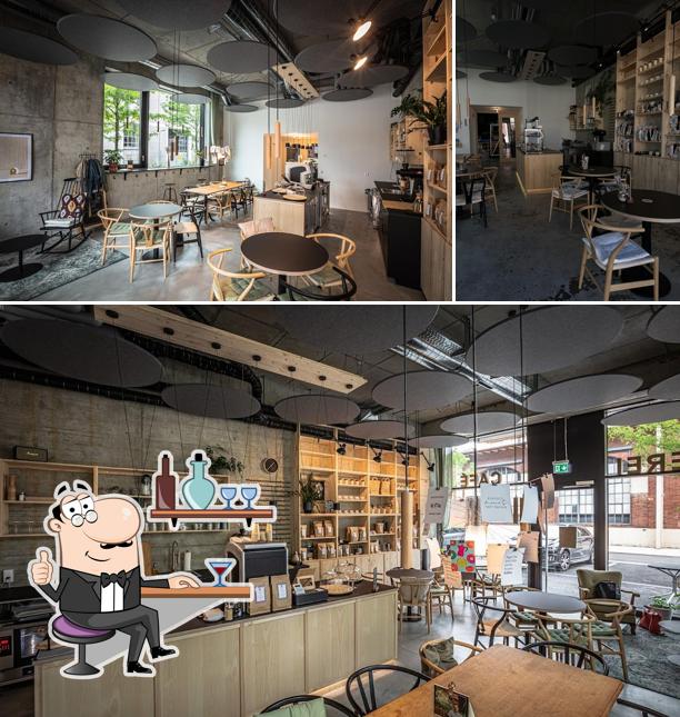 Dai un'occhiata agli interni di BLUM Kaffee roastery and cafe