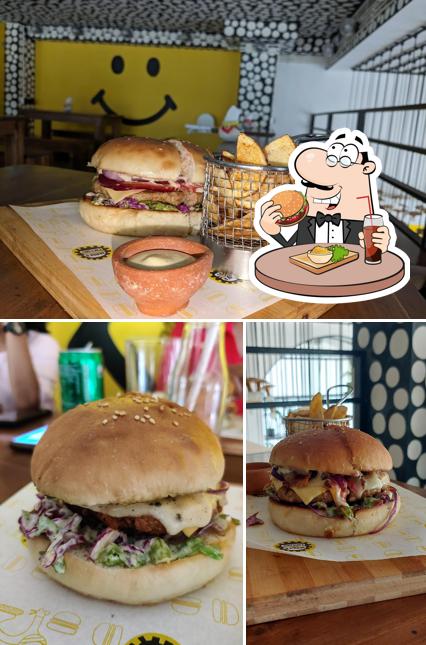 Hamburger at Burger Factory Dona Paula