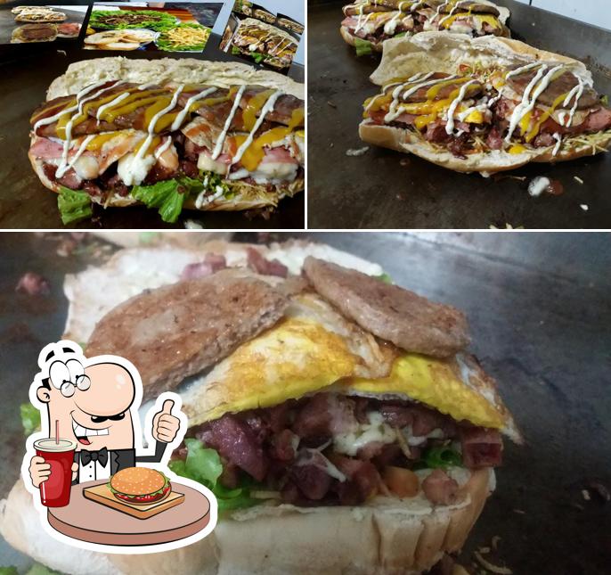 Delicie-se com um hambúrguer no Ponto Ge Lanches