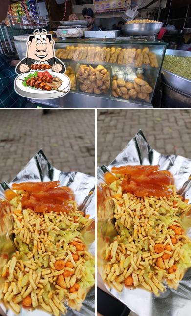 Among different things one can find food and interior at Jain Sahab Neelam Nashta center