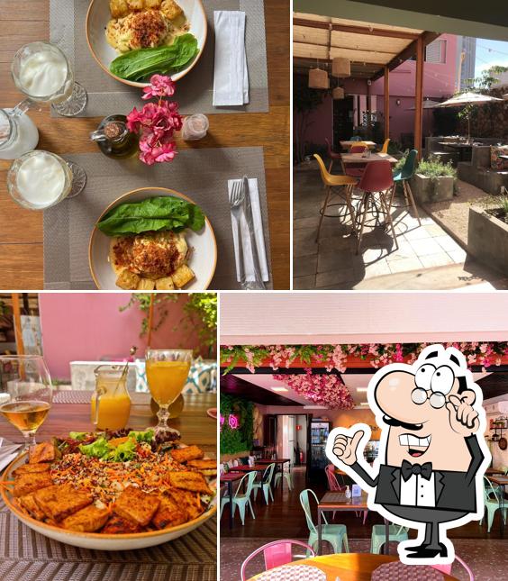 Sente em uma das mesas no Cerejeira Gastronomia Saudável