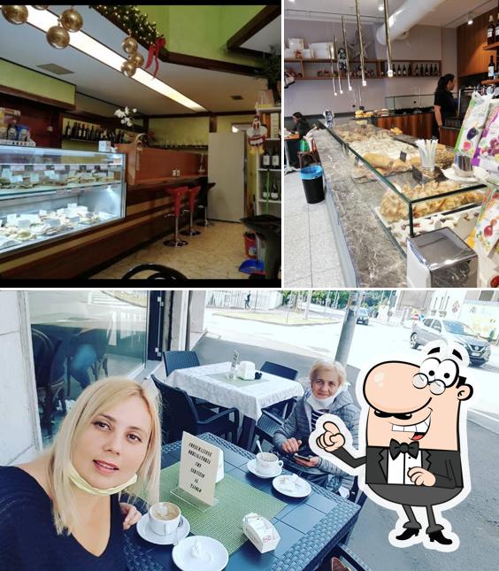 Dai un'occhiata agli interni di Bar Massimo
