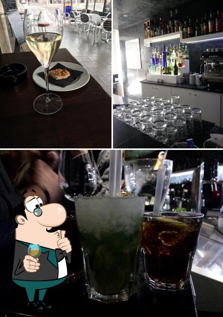 Bar Bomboniera si caratterizza per la bancone da bar e interni