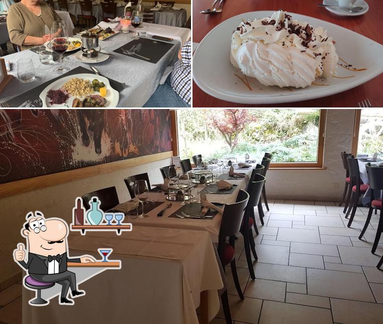 La immagine di interni e cibo da Restaurant du Moulin