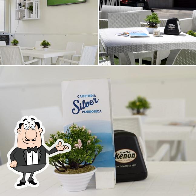 Siediti a un tavolo di Caffetteria Silver