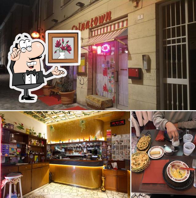 Siediti a un tavolo di Chinatown