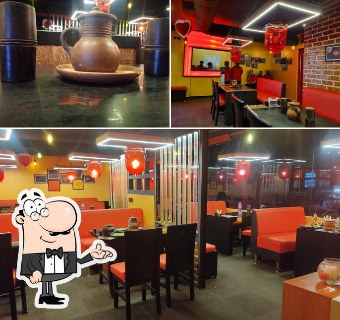 Check out how Curry Box looks inside