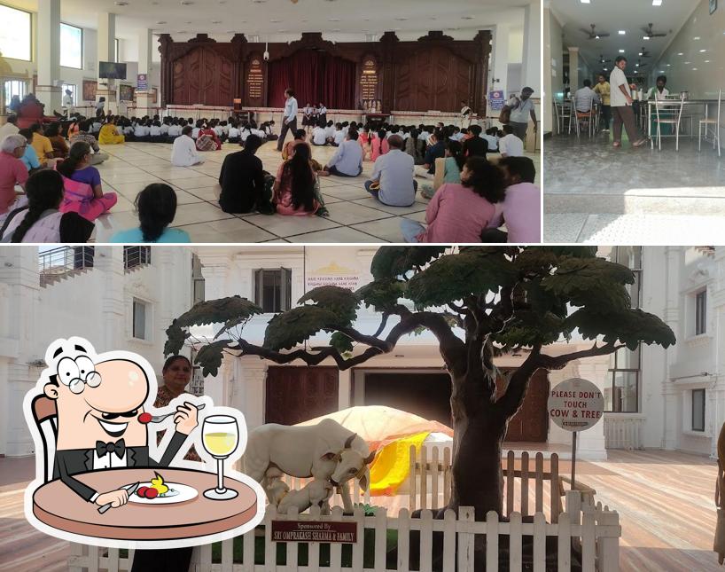 The image of Sri Krishna Bhavan’s food and interior