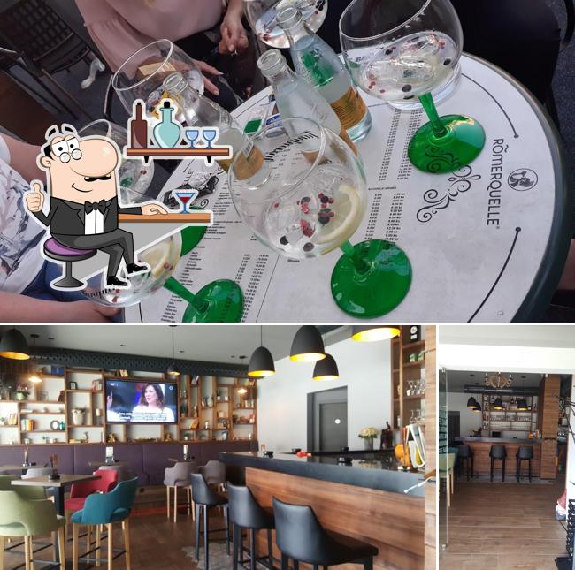 Siediti a un tavolo di Caffe Bar Barbara