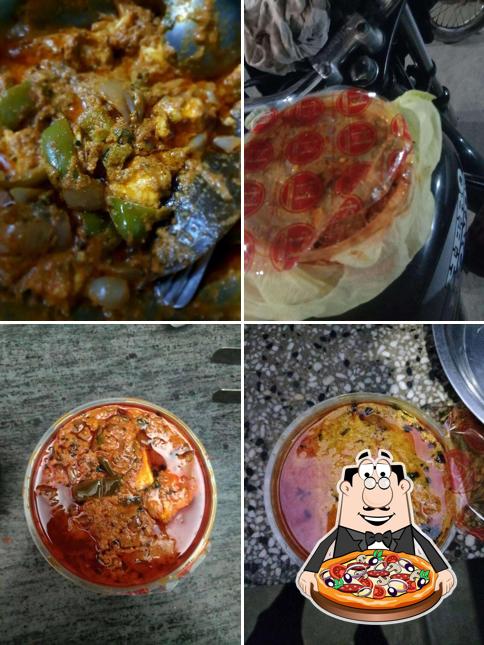At Hari Shankar Bhojnalya, you can enjoy pizza