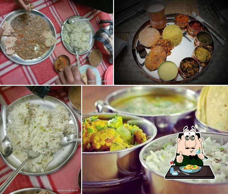 Food at Suratgarh Tiffin Center