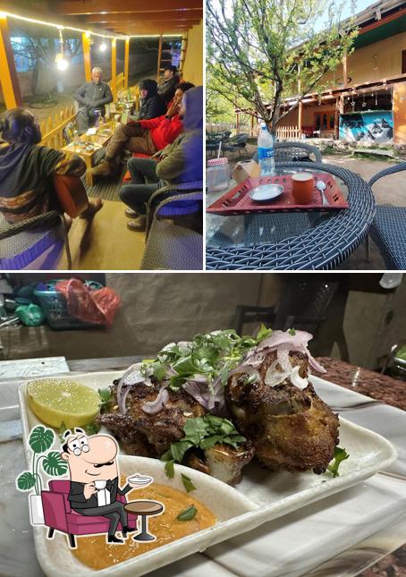 The interior of CAFE ORIGINALS