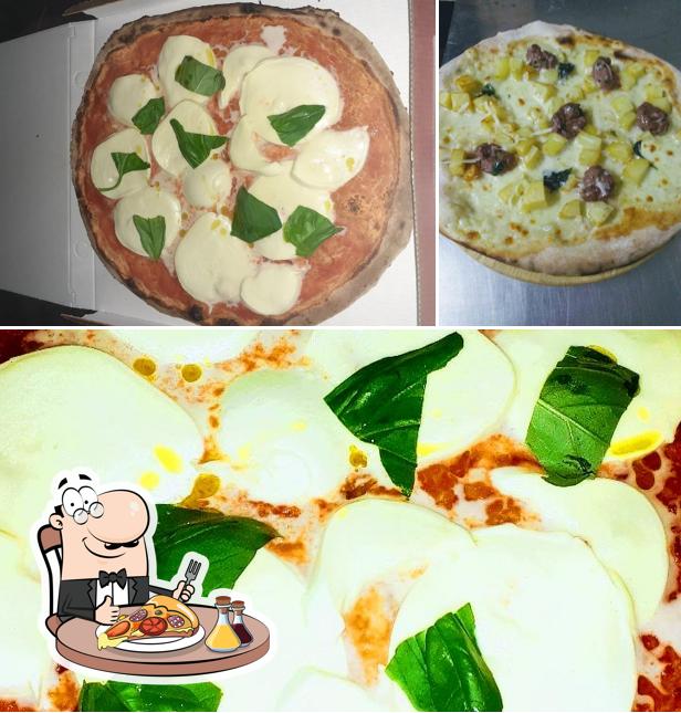 A Pizzeria La Rotonda lusciano., puoi assaggiare una bella pizza