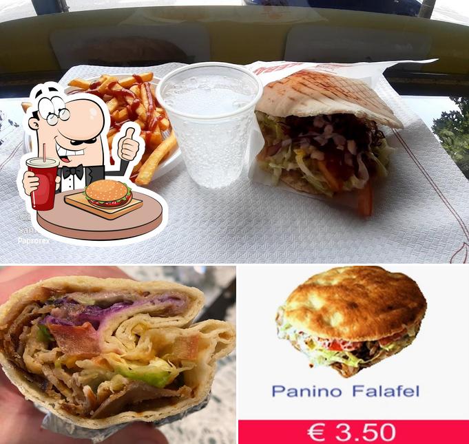 Gli hamburger di Pizzeria kebab Al Vascello potranno incontrare molti gusti diversi