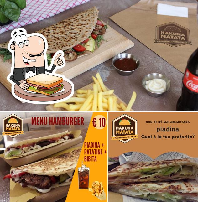 Ordina un panino a Hakuna Matata piadineria