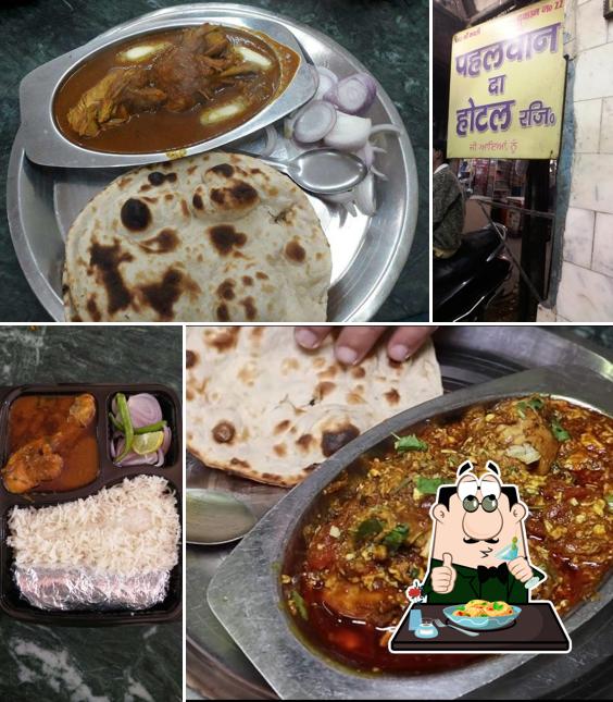 Food at Pehalwan Da Hotel