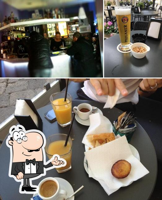 La foto di interni e bancone da bar da Caffè dell'Anfiteatro