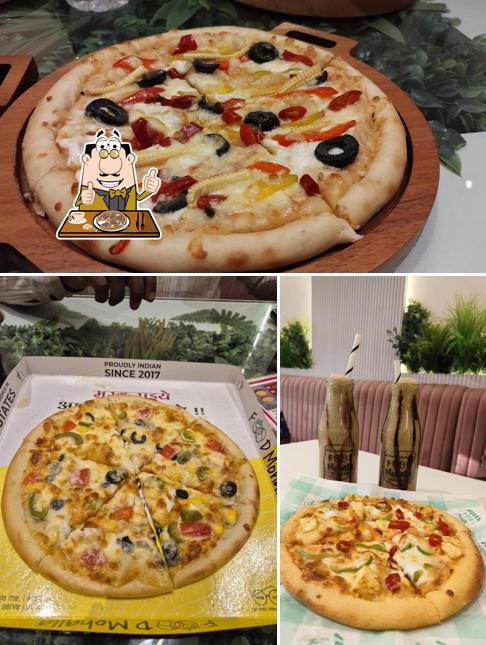 Order pizza at Food Mohalla Baramati