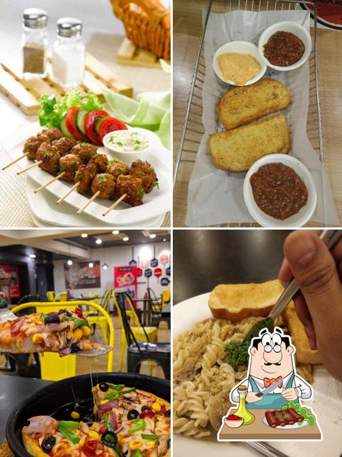Get meat meals at Pizza Hut Sindhi Camp, Jaipur