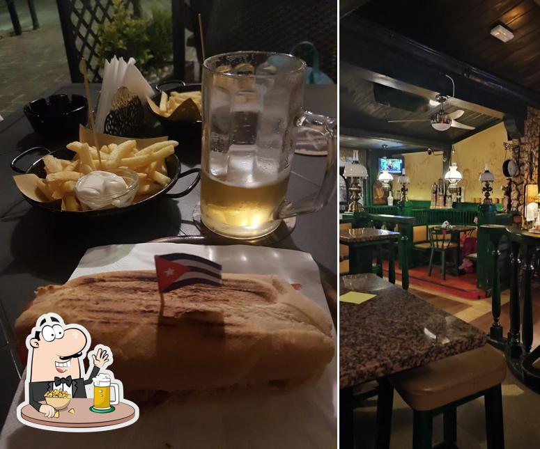 Puoi prenderti un rinfrescante bicchiere di birra chiara o scura