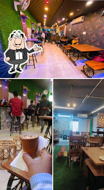 The interior of Chai Sutta Bar Ranchi