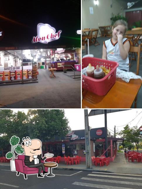 O interior do Meu Chef Lanches Alvorada