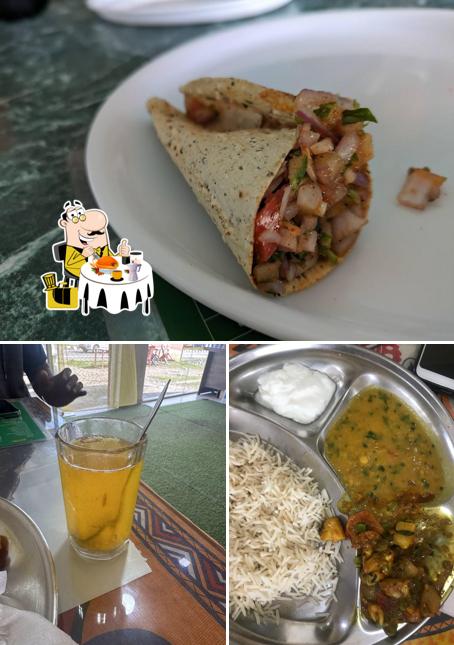 Food at Shudh shakahari aur Jain bojnalaye