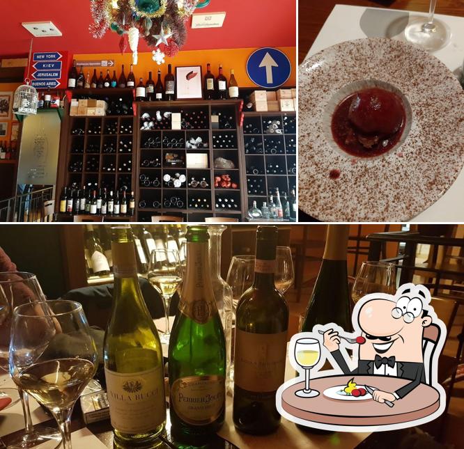 Tra le diverse cose da Marca Reale si possono trovare la cibo e interni