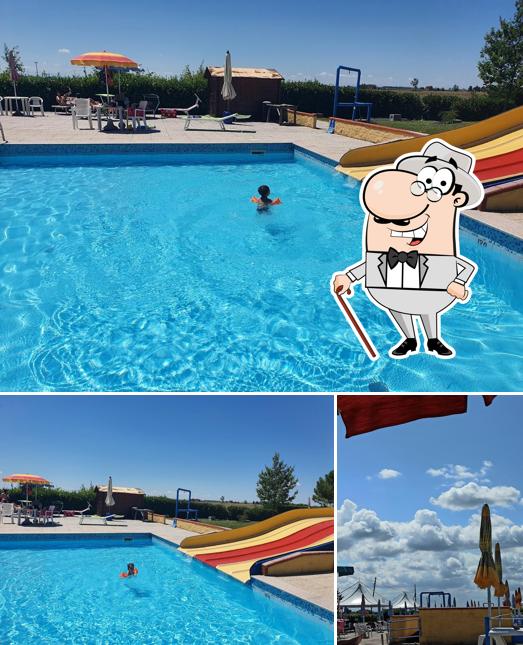 Guarda gli esterni di Acquaparco Borgo Cascina