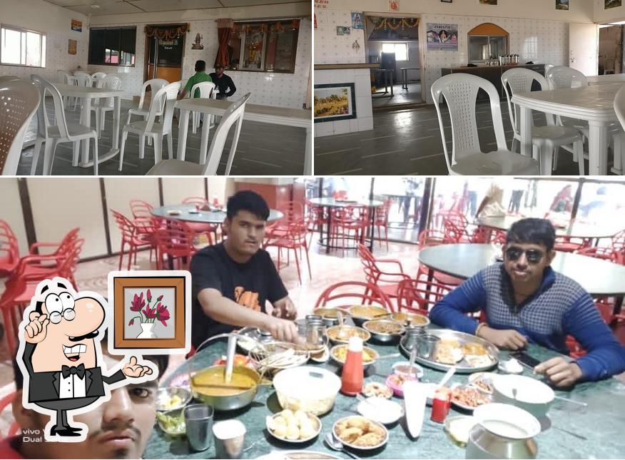 This is the image displaying interior and food at Thakardhani Hotel