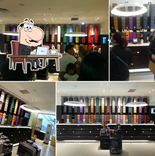 Siediti a un tavolo di Nespresso Boutique Roma Cinecittà