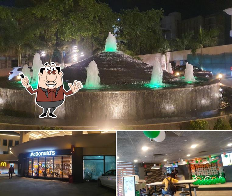 Meals at Mars Food Court