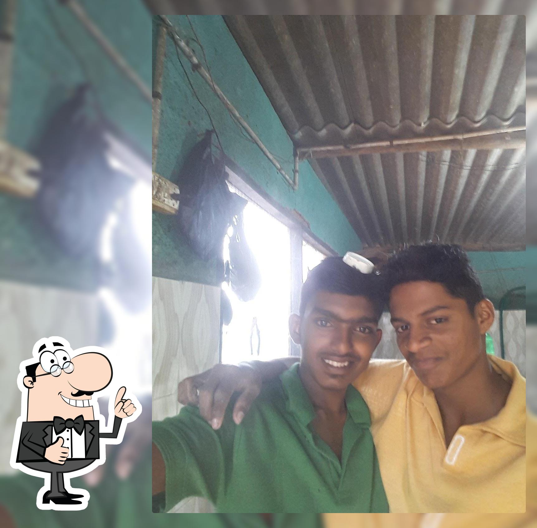 buragg chicken and moton stall