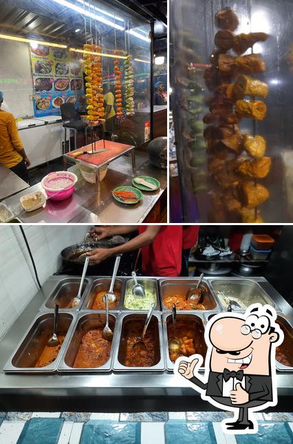 Delhi Chaap & Momos by Hungry Hippos picture