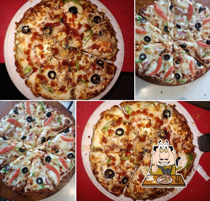 Try out pizza at Hum tum cafe
