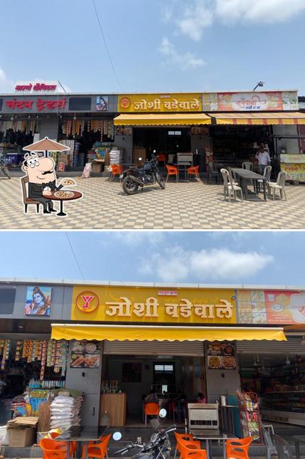 The exterior of Joshi Wadewale, Urawade