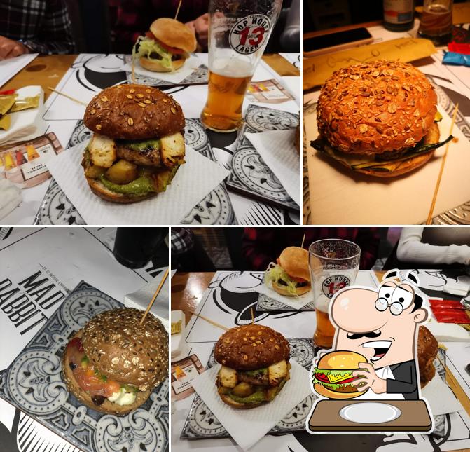 Prenditi un hamburger a Mad Rabbit - Pub beer food and drink