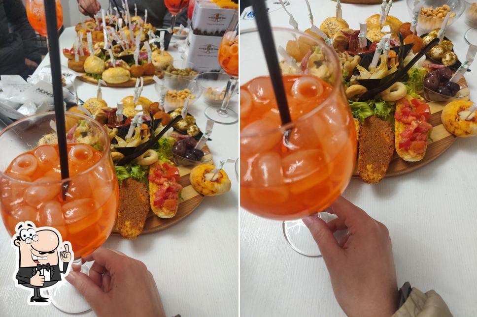 Momart Lounge Bar