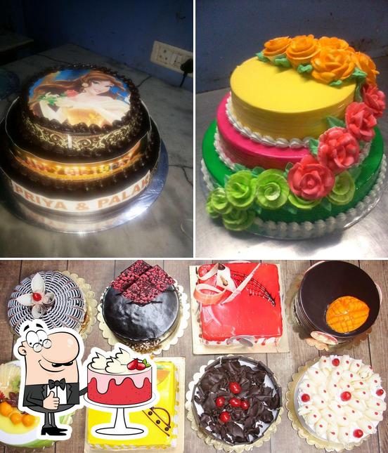 Look at the photo of Cake Piper